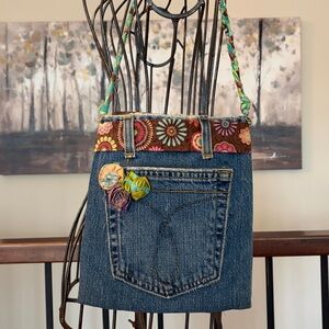 Adorable Well Made Denim Jean Crossbody Front Pocket Belt Loops Flowers